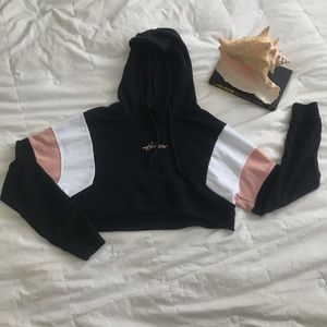 NWOT hollister cropped hoodie | size small